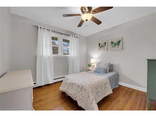 4299 East Avenue, Beamsville, ON - Indoor Photo Showing Bedroom