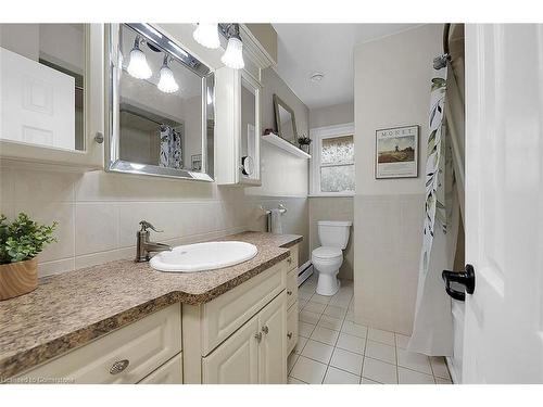 4299 East Avenue, Beamsville, ON - Indoor Photo Showing Bathroom