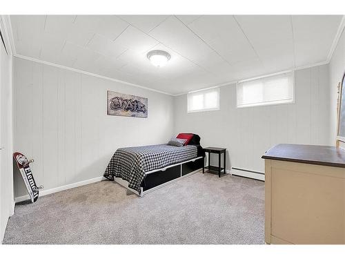 4299 East Avenue, Beamsville, ON - Indoor Photo Showing Bedroom