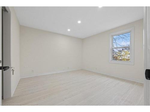 5122 Jepson Street, Niagara Falls, ON - Indoor Photo Showing Other Room