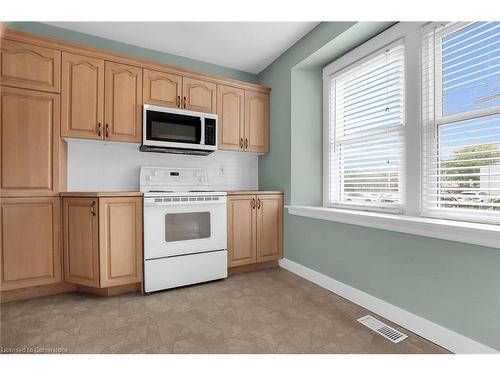 77 Main Street E, Grimsby, ON - Indoor Photo Showing Kitchen