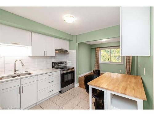 25-100 St Andrews Court, Hamilton, ON - Indoor Photo Showing Kitchen With Double Sink With Upgraded Kitchen