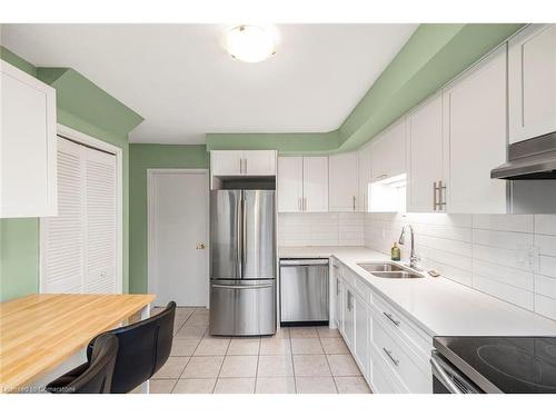 25-100 St Andrews Court, Hamilton, ON - Indoor Photo Showing Kitchen With Double Sink With Upgraded Kitchen