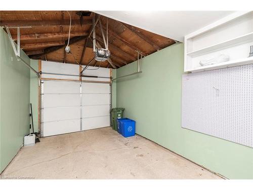 25-100 St Andrews Court, Hamilton, ON - Indoor Photo Showing Garage