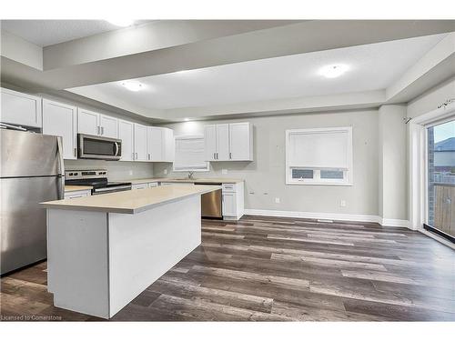 31 Pondcliffe Drive Drive, Kitchener, ON - Indoor Photo Showing Kitchen