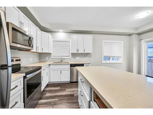 31 Pondcliffe Drive Drive, Kitchener, ON - Indoor Photo Showing Kitchen With Upgraded Kitchen