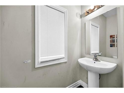 31 Pondcliffe Drive Drive, Kitchener, ON - Indoor Photo Showing Bathroom