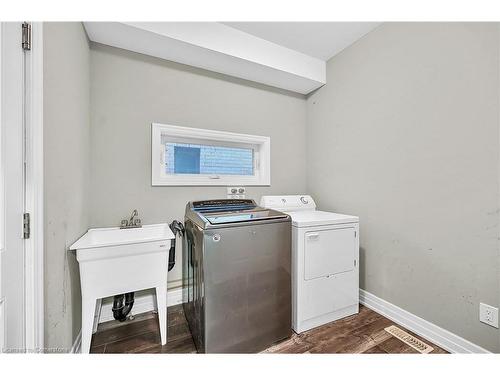 31 Pondcliffe Drive Drive, Kitchener, ON - Indoor Photo Showing Laundry Room