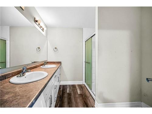 31 Pondcliffe Drive Drive, Kitchener, ON - Indoor Photo Showing Bathroom