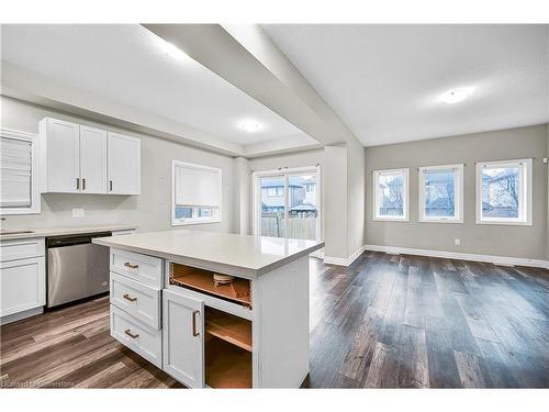 31 Pondcliffe Drive Drive, Kitchener, ON - Indoor Photo Showing Kitchen