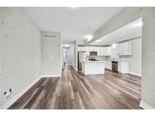 31 Pondcliffe Drive Drive, Kitchener, ON - Indoor Photo Showing Kitchen