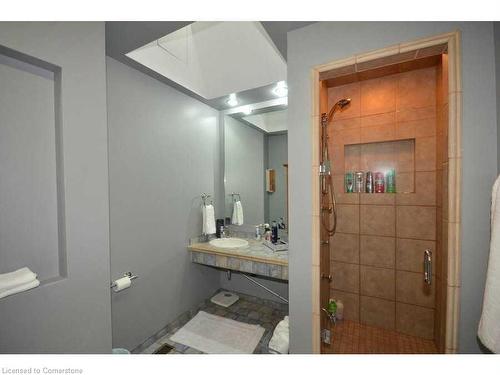 119 Gary Avenue, Hamilton, ON - Indoor Photo Showing Bathroom