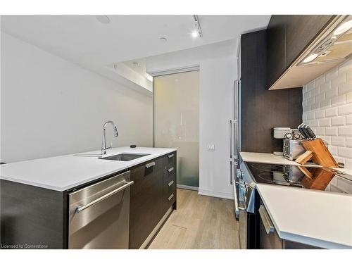 206-57 St Joseph Street, Toronto, ON - Indoor Photo Showing Kitchen