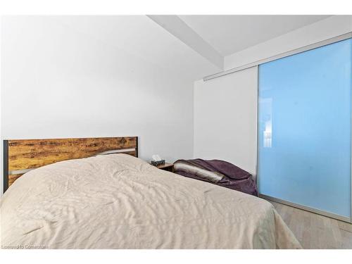 206-57 St Joseph Street, Toronto, ON - Indoor Photo Showing Bedroom