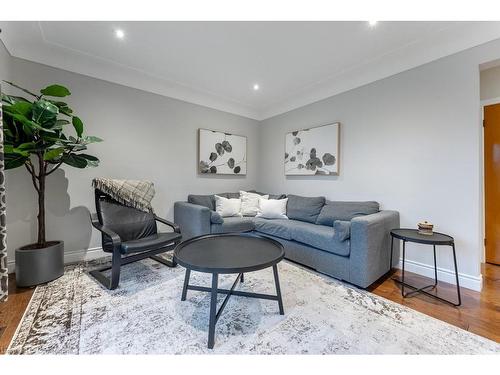 129 West 27Th Street, Hamilton, ON - Indoor Photo Showing Living Room