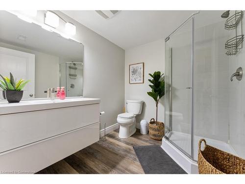 129 West 27Th Street, Hamilton, ON - Indoor Photo Showing Bathroom