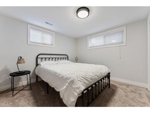 129 West 27Th Street, Hamilton, ON - Indoor Photo Showing Bedroom