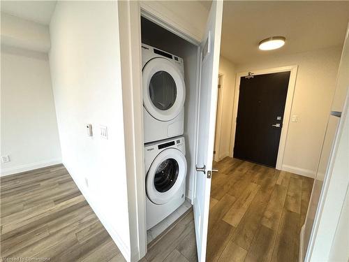 1101-500 Brock Avenue, Burlington, ON - Indoor Photo Showing Laundry Room