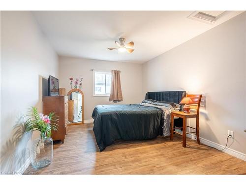 4588 Martha Lane, Beamsville, ON - Indoor Photo Showing Bedroom