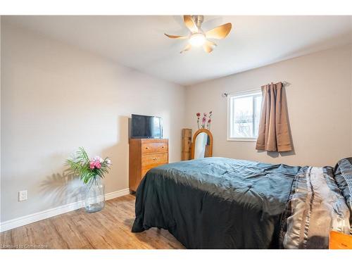 4588 Martha Lane, Beamsville, ON - Indoor Photo Showing Bedroom