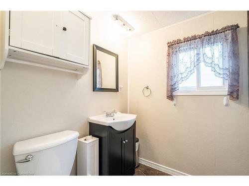 4588 Martha Lane, Beamsville, ON - Indoor Photo Showing Bathroom