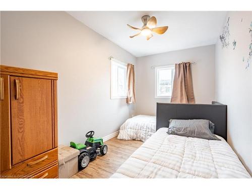 4588 Martha Lane, Beamsville, ON - Indoor Photo Showing Bedroom