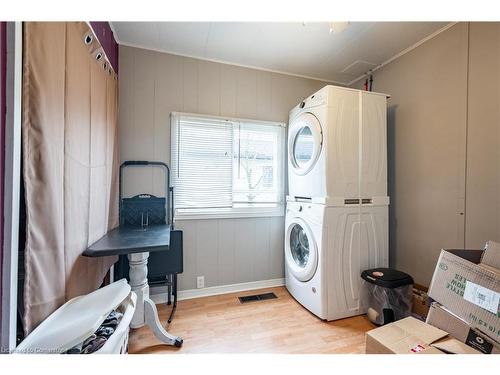 4588 Martha Lane, Beamsville, ON - Indoor Photo Showing Laundry Room