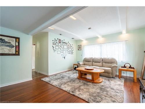 4588 Martha Lane, Beamsville, ON - Indoor Photo Showing Living Room