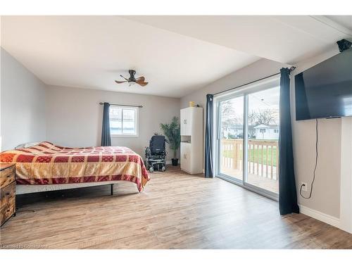 4588 Martha Lane, Beamsville, ON - Indoor Photo Showing Bedroom