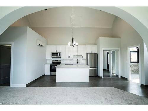 6 (Upper)-130 Elgin Street, Brantford, ON - Indoor Photo Showing Kitchen