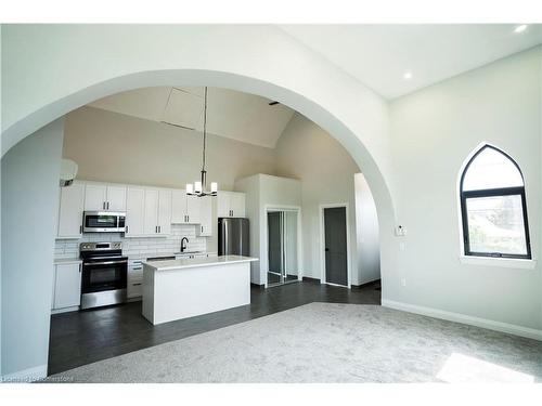 6 (Upper)-130 Elgin Street, Brantford, ON - Indoor Photo Showing Kitchen