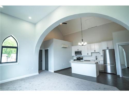 6 (Upper)-130 Elgin Street, Brantford, ON - Indoor Photo Showing Kitchen