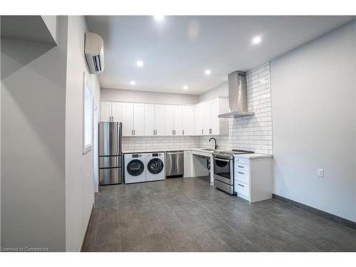 3 (Lower)-130 Elgin Street, Brantford, ON - Indoor Photo Showing Kitchen