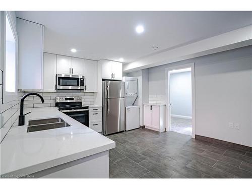 1 (Lower)-130 Elgin Street, Brantford, ON - Indoor Photo Showing Kitchen With Double Sink With Upgraded Kitchen