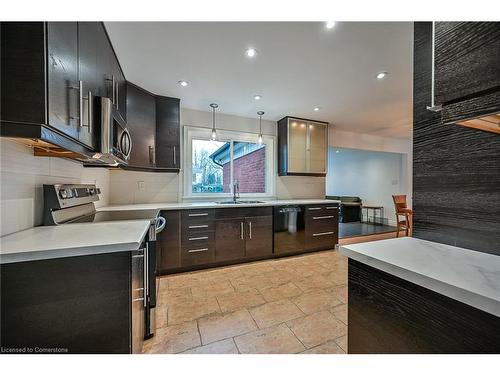 15 Pinehurst Drive, Hamilton, ON - Indoor Photo Showing Kitchen With Upgraded Kitchen