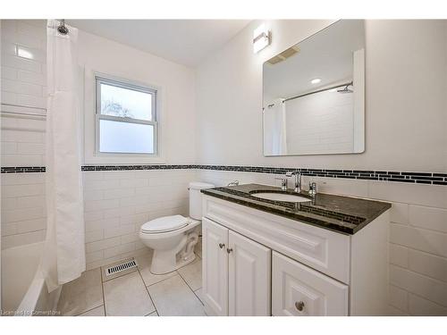 15 Pinehurst Drive, Hamilton, ON - Indoor Photo Showing Bathroom