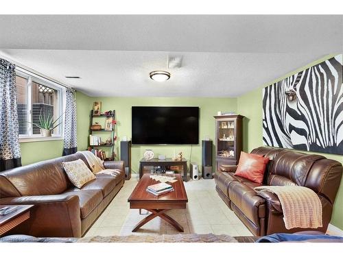 46 Millpond Place, Hamilton, ON - Indoor Photo Showing Living Room