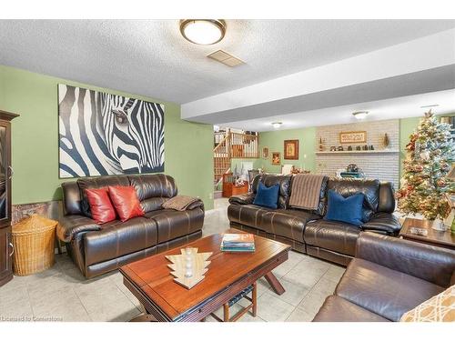 46 Millpond Place, Hamilton, ON - Indoor Photo Showing Living Room