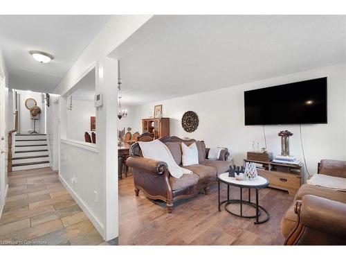 46 Millpond Place, Hamilton, ON - Indoor Photo Showing Living Room