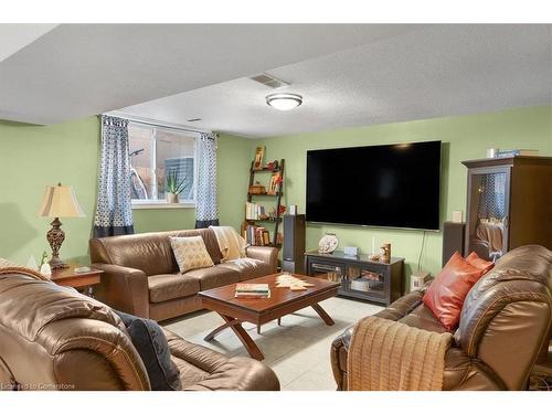 46 Millpond Place, Hamilton, ON - Indoor Photo Showing Living Room