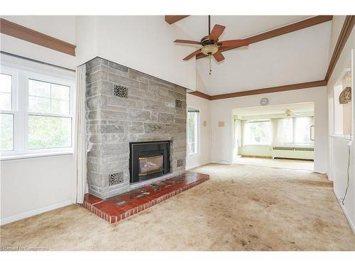 1 Grand Avenue, Grimsby, ON - Indoor Photo Showing Living Room With Fireplace