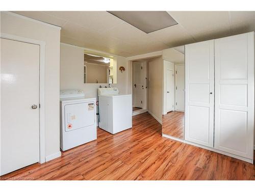 1 Grand Avenue, Grimsby, ON - Indoor Photo Showing Laundry Room