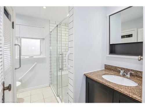 1 Grand Avenue, Grimsby, ON - Indoor Photo Showing Bathroom