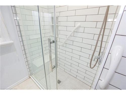 1 Grand Avenue, Grimsby, ON - Indoor Photo Showing Bathroom