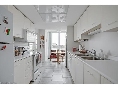 1001-415 Locust Street, Burlington, ON - Indoor Photo Showing Kitchen With Double Sink