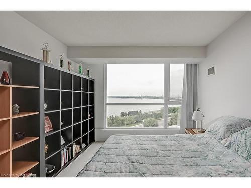 1001-415 Locust Street, Burlington, ON - Indoor Photo Showing Bedroom