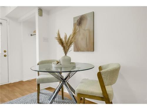 276-4975 Southampton Drive, Mississauga, ON - Indoor Photo Showing Dining Room