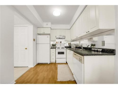 276-4975 Southampton Drive, Mississauga, ON - Indoor Photo Showing Kitchen