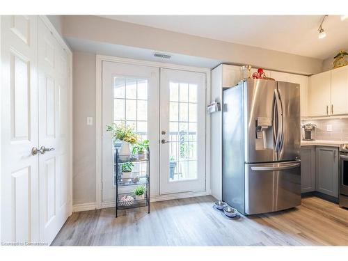 410-2085 Appleby Line, Burlington, ON - Indoor Photo Showing Kitchen