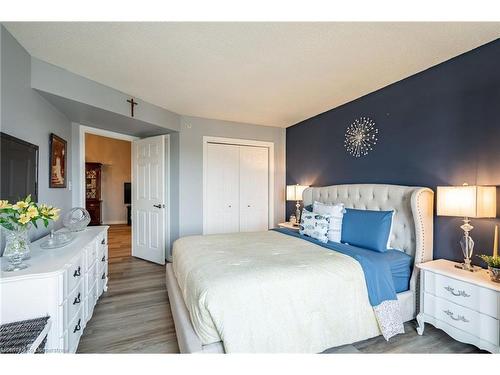 410-2085 Appleby Line, Burlington, ON - Indoor Photo Showing Bedroom